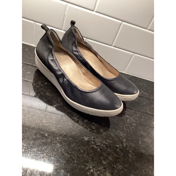 Vionic women's Jacey slip-on black leather wedge shoe size 8 comfort - Picture 2 of 7